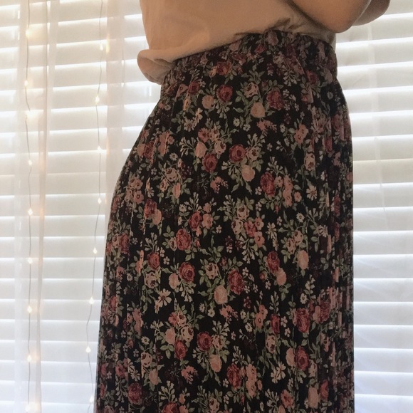 Flower patterned Dress - Picture 2 of 3